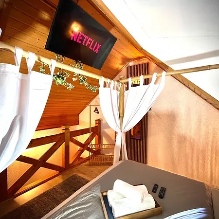By Deluxe Wifi-ps4-tv-loft-bath-kitchen Lägenhet *