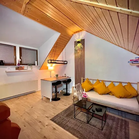 Lejlighed By Deluxe Wifi-ps4-tv-loft-bath-kitchen *