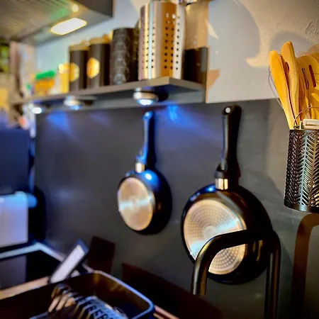 By Deluxe Wifi-ps4-tv-loft-bath-kitchen * Willroth