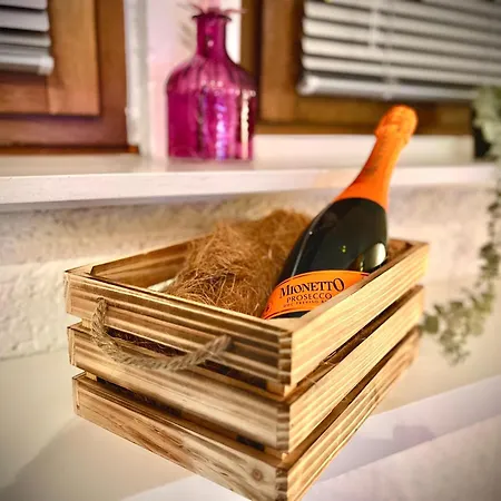 By Deluxe Wifi-ps4-tv-loft-bath-kitchen *