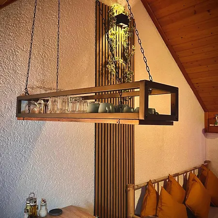 Lejlighed By Deluxe Wifi-ps4-tv-loft-bath-kitchen