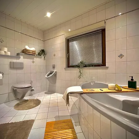 By Deluxe Wifi-ps4-tv-loft-bath-kitchen Apartamento *