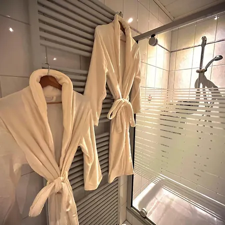 By Deluxe Wifi-ps4-tv-loft-bath-kitchen Apartamento
