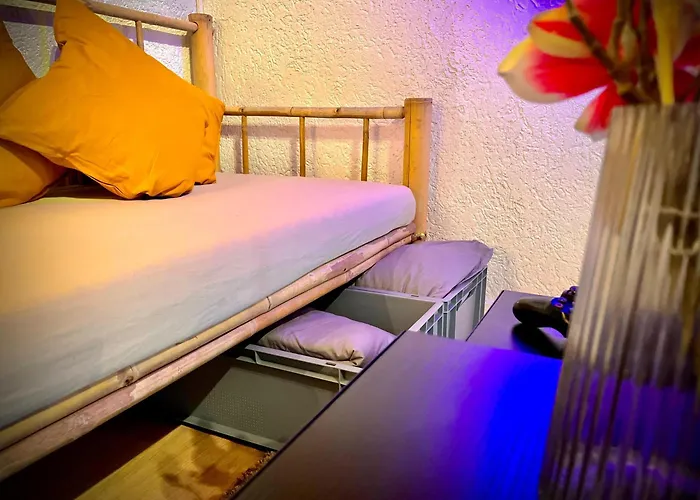 By Deluxe Wifi-ps4-tv-loft-bath-kitchen