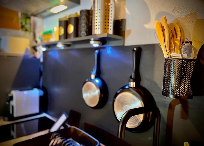 By Deluxe Wifi-ps4-tv-loft-bath-kitchen * Willroth