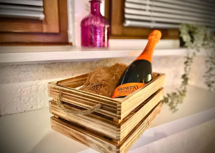 By Deluxe Wifi-ps4-tv-loft-bath-kitchen *