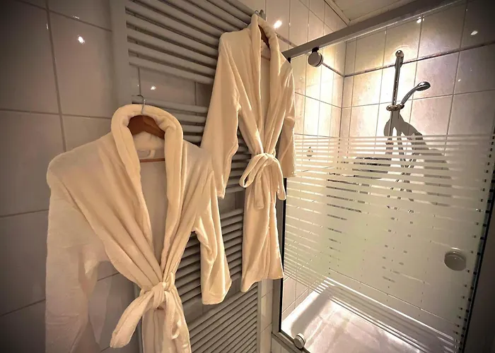 By Deluxe Wifi-ps4-tv-loft-bath-kitchen 公寓