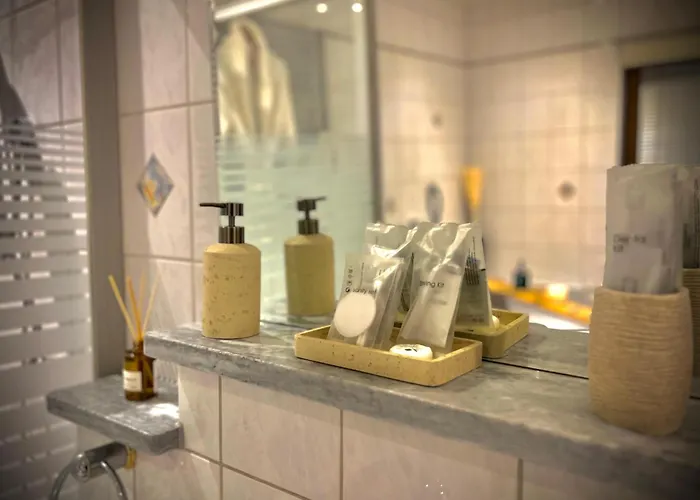 By Deluxe Wifi-ps4-tv-loft-bath-kitchen * Willroth